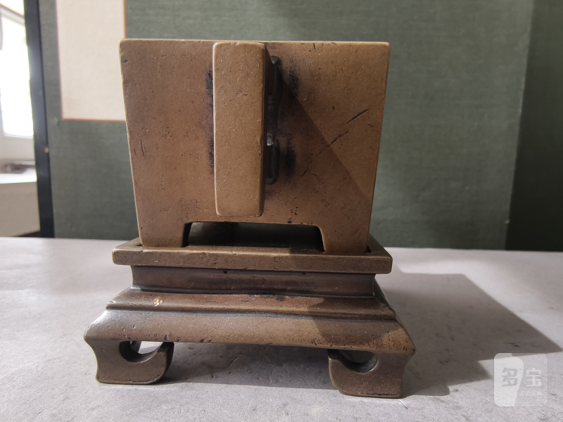 A rectangular twin-handled bronze censer with fitted bronze stand - 图16